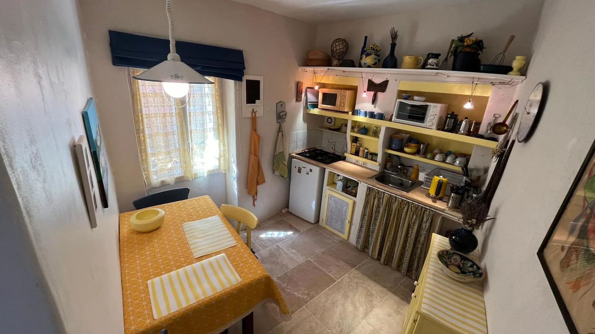 Appartement Complet - Salles Sous Bois 0*, Salles-sous-Bois France
